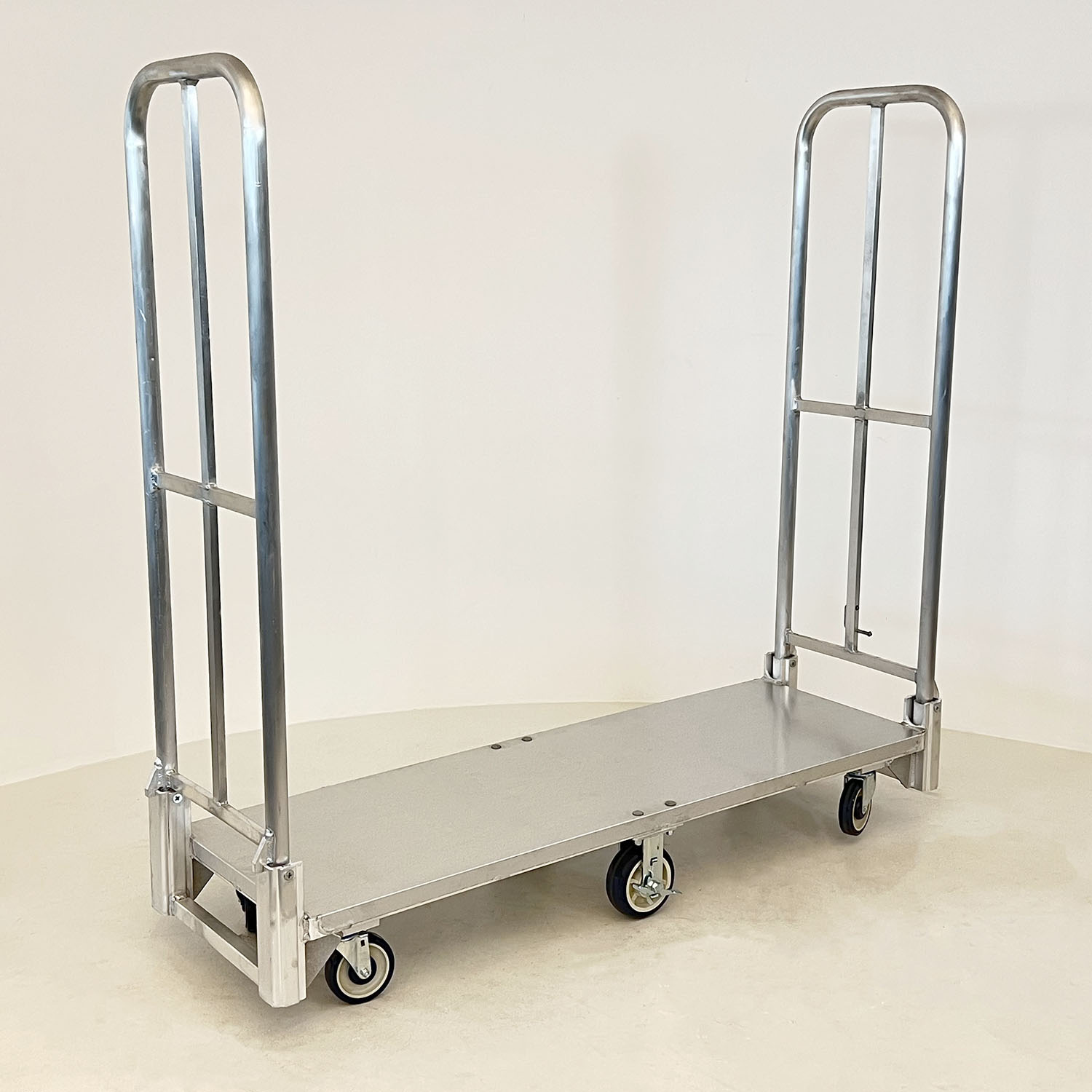 Collapsible U-Boat INDUSTRIAL CARTS picking cart material handling