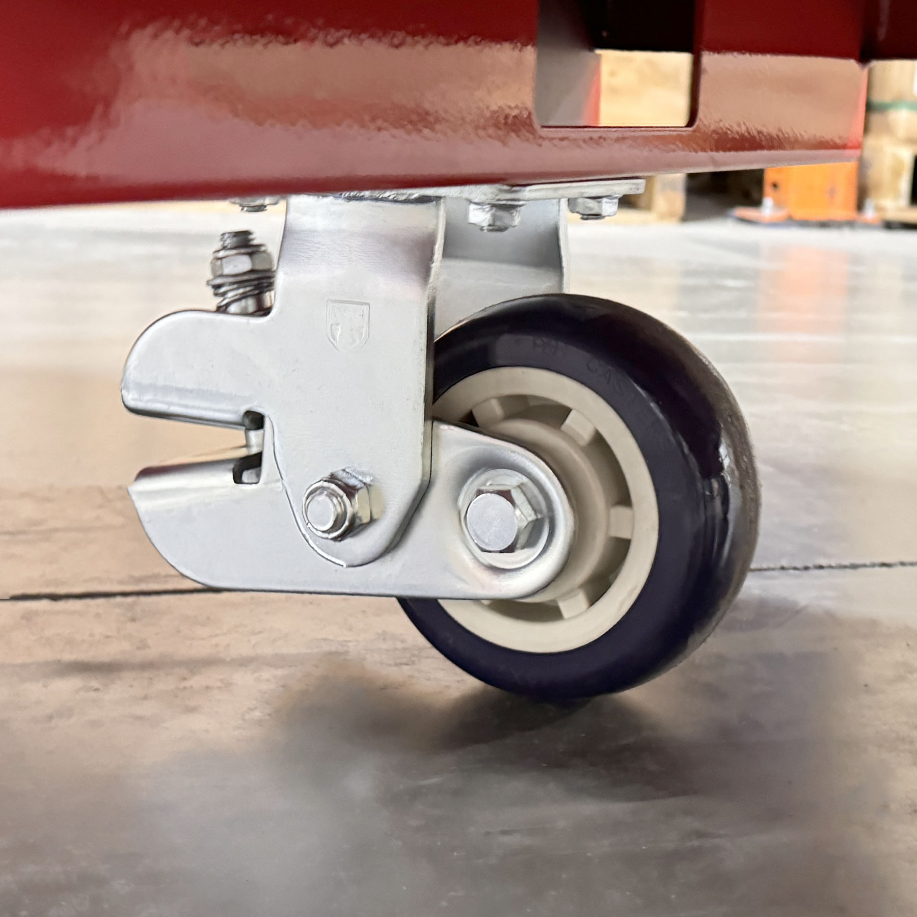 Spring-loaded lift table order picking cart designed to maintain an ergonomic working height. Ergonomic warehouse order picker with integrated safety step for elevated access. Heavy-duty spring lift platform cart built for industrial order fulfillment. Non-slip platform improves safety during warehouse picking and restocking. Order picking cart with guardrails and safety step for secure material handling.